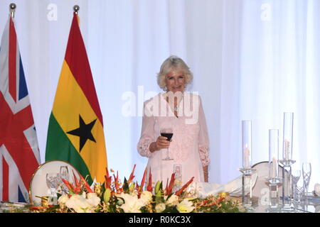 Die Herzogin von Cornwall nimmt Teil an einem Toast während eines Abendessen im Jubilee House, in Accra, Ghana, am Tag sechs der königlichen Reise nach Westafrika. Stockfoto