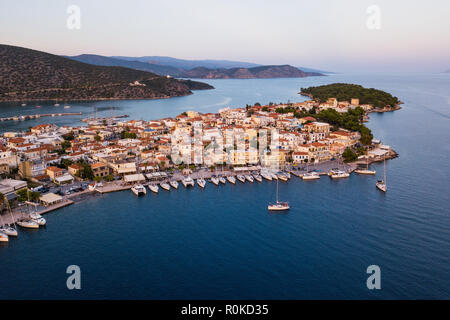 Luftaufnahme von Ermioni Meer Marina, Ägäis, Griechenland. Stockfoto