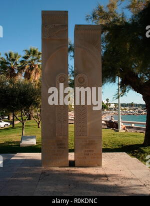 AJAXNETPHOTO. 2018. CANNES, Frankreich. - Denkmal zu 150.000 Armenier getötet in einem Völkermord 1915 UND AN DIE MITGLIEDER DER ARMENISCHEN WIDERSTAND, DIE FÜR FRANKREICH IN DEN BEIDEN WELTKRIEGEN gestorben; (1914-18 und 1939-45). Foto: Jonathan Eastland/AJAX REF: GXR 180310 703 Stockfoto