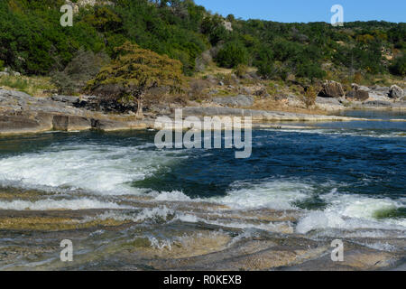 Tolle Landschaft, Flora und Fauna und Wanderwege sind in Pedernales Falls State Park in den sanften Hügel des zentralen Texas in der Nähe von Austin gefunden Stockfoto