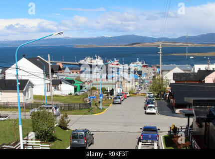 Boote im Hafen an der Magellanstraße, Ushuaia, Argentinien Stockfoto