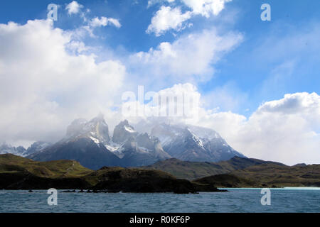 Los Cuernos über Lago Sarmiento, Torres del Paine Nationalpark, Chile Stockfoto