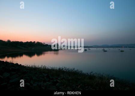 Sonnenaufgang über dem Midmar dam Stockfoto