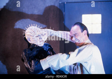 Hellraiser III: Hell on Earth, aka: Hellraiser 3: Hell on Earth, USA 1992, Regie: Anthony Hickox, Darsteller: Doug Bradley (links) Stockfoto