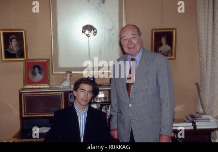 Alexander Prinz von Jugoslawien mit Sohn Dusan in Paris, Frankreich 2001. Alexander Prinz von Jugoslawien mit seinem Sohn Dusan in Paris, Frankreich 2001. Stockfoto