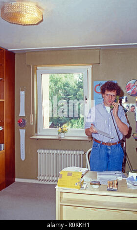 Der deutsche Ulrich Sportmoderator Ulli Potofski in Köln, Deutschland 1989. Deutsch Sport Moderator Ulrich Ulli Potofski in Köln, Deutschland 1989. Stockfoto
