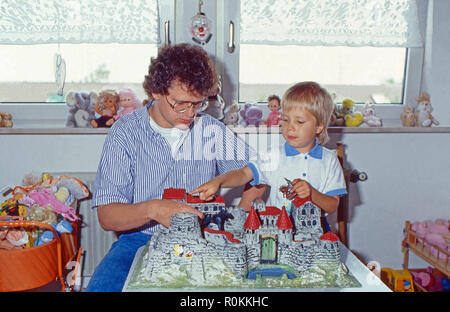 Der deutsche Ulrich Sportmoderator Ulli Potofski in Köln, Deutschland 1989. Deutsch Sport Moderator Ulrich Ulli Potofski in Köln, Deutschland 1989. Stockfoto