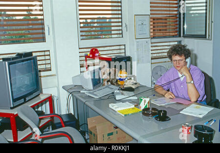 Der deutsche Ulrich Sportmoderator Ulli Potofski in Köln, Deutschland 1989. Deutsch Sport Moderator Ulrich Ulli Potofski in Köln, Deutschland 1989. Stockfoto
