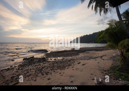 Sonnenuntergang über Air Batang (ABC) Strand, (Pulau Tioman Insel, Malaysia) Stockfoto