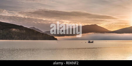 Einem nebligen Morgen auf Loch Fyne von Inveraray Stockfoto