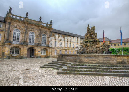 Bayreuth Neues Schloss - Neues Schloss Bayreuth mit Markgraf der Brunnen Stockfoto