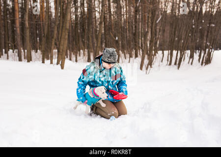 Jack Russell Terrier. Hund spielen in Winter Park. Pet-Konzept. Stockfoto