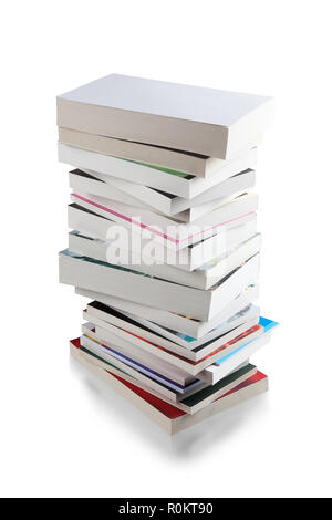 Stapel Bücher auf Weiß - Freistellungspfad Stockfoto
