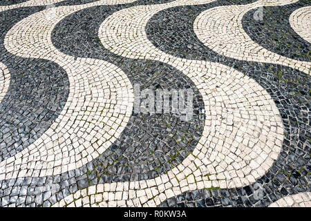 Schwarze und weiße wellige Gips Motiv, Rossio, Praça Rossio, Lissabon, Portugal Stockfoto