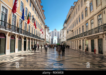 Shopping Straße, Rua Augusta, hinter Tor Arco da Rua Augusta, Baixa, Lissabon, Portugal Stockfoto