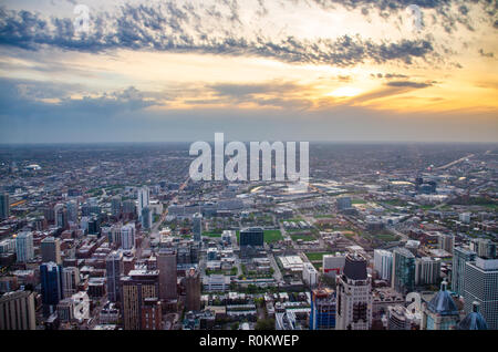 Skyline von Chicago bei Dämmerung Top View Stockfoto