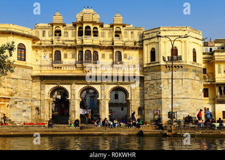 Gate Gangaur-Ghat am See Pichola, Udaipur, Rajasthan, Indien Stockfoto