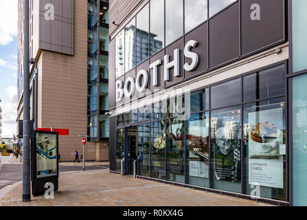 Stände Supermarkt MediaCityUK, Salford Quays, Manchester. Stockfoto