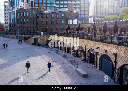 Kohle Tropfen Yard eine einzigartige neue Shopping Viertel in King's Cross, London, UK von Heatherwick Studio erstellt durch die Umwandlung von zwei viktorianischen Industrielle buildin Stockfoto