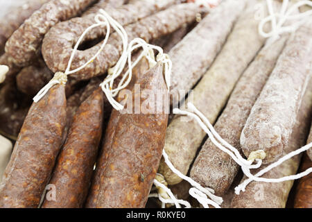 Spanische chorizo?? und Peperoni, Detail der Würstchen, Fett und Fett Stockfoto