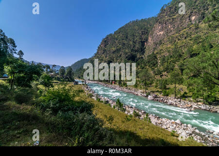 Fluss in Reichweite, Sankri Uttrakhand, Indien Stockfoto