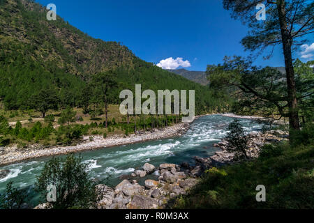 Fluss in Reichweite, Sankri Uttrakhand, Indien Stockfoto