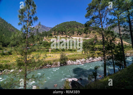 Fluss in Reichweite, Sankri Uttrakhand, Indien Stockfoto