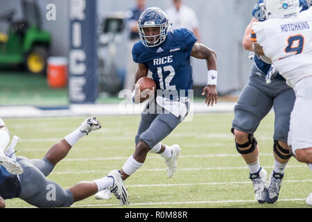 Houston, TX, USA. 3. November, 2018. Reis Eulen wide receiver Austin Conrad (12) trägt den Ball im 1. Quartal eine NCAA Football Spiel zwischen der UTEP Miners und der Reis Eulen am Rice Stadium in Houston, TX. UTEP gewann das Spiel 34 zu 26. Trask Smith/CSM/Alamy leben Nachrichten Stockfoto