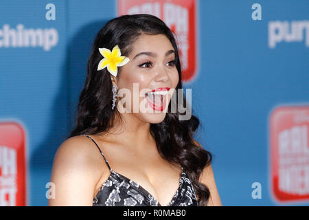 Los Angeles, USA. 5. Nov 2018. Auli" ich Cravalho bei der Weltpremiere von Disney's "Ralph das Internet" am El Capitan Theatre in Hollywood, CA, November 5, 2018 gehaltenen Pausen. Foto von Joseph Martinez/PictureLux Credit: PictureLux/Hollywood Archiv/Alamy leben Nachrichten Stockfoto