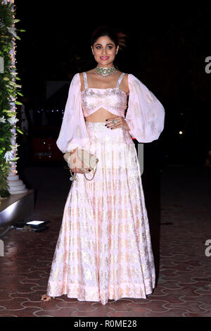 Mumbai, Indien. 4 Nov, 2018. Schauspielerin Shamita Shetty besuchen Shilpa Shetty's Diwali Partei bei Juhu in Mumbai. Credit: Azhar Khan/SOPA Images/ZUMA Draht/Alamy leben Nachrichten Stockfoto
