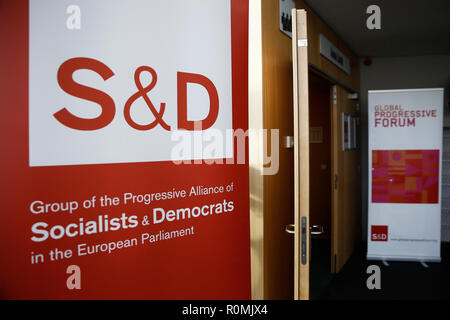Brüssel, Belgien. Am 6. November 2018. Zeichen der S&D-Fraktion während der Sitzung im Europäischen Parlament. Alexandros Michailidis/Alamy leben Nachrichten Stockfoto