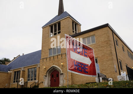 Sioux City, Iowa, USA. 6 Nov, 2018. St. John Lutheran Church ist eines der Wahllokale während die 2018 midterm Wahlen Dienstag, 6. November 2018 in Sioux City, Iowa. Quelle: Jerry Mennenga/ZUMA Draht/Alamy leben Nachrichten Stockfoto