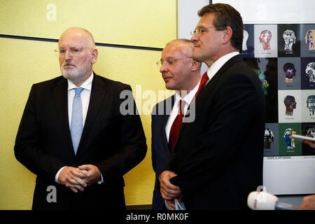 Brüssel, Belgien. Am 6. November 2018. Frans TIMMERMANS, Erster Vizepräsident der EU-Kommission spricht der Presse vor der S&D-Fraktion im Europäischen Parlament. Alexandros Michailidis/Alamy leben Nachrichten Stockfoto