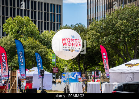 September 22, 2018 in Sacramento/CA/USA - Zelte und Banner in der Konstituierenden DC Wonder Woman Run Serie (5K oder 10K) auf dem Capitol Mall Stockfoto