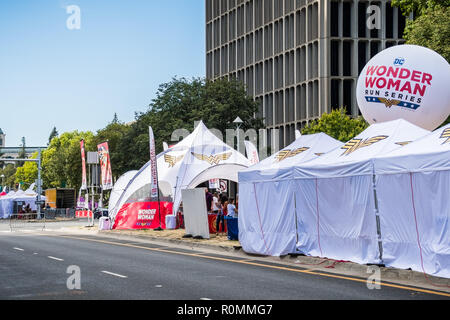 September 22, 2018 in Sacramento/CA/USA - Zelte und Banner in der Konstituierenden DC Wonder Woman Run Serie (5K oder 10K) auf dem Capitol Mall Stockfoto