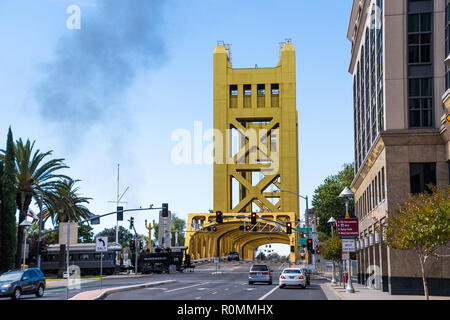 September 22, 2018 in Sacramento/CA/USA - Die Granitfelsen Dampflok Lok ziehen Autos voller Touristen in der Innenstadt von Sacramento. Stockfoto