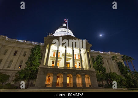 California State Capitol, Sacramento, Kalifornien; Nachtansicht Stockfoto