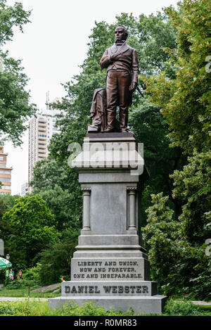 New York City, USA - 23. Juni 2018: Daniel Webster Bronzestatue im Central Park ein bewölkter Tag Stockfoto