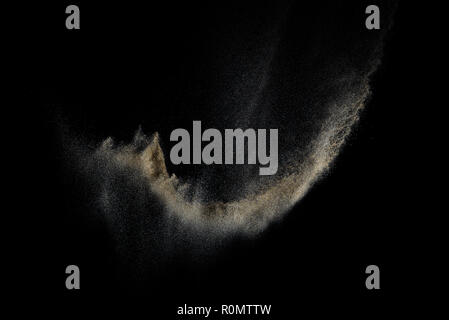 Sandy Explosion auf schwarzen Hintergrund isoliert. Abstrakte Partikel cloud. Textur Element für Design. Stockfoto