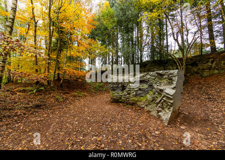 Echo - von Annie Cattrell. Eine der Arbeiten der Skulptur für Wald von Dean Skulpturenweg, Gloucestershire. UK. Stockfoto