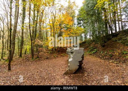 Echo - von Annie Cattrell. Eine der Arbeiten der Skulptur für Wald von Dean Skulpturenweg, Gloucestershire. UK. Stockfoto