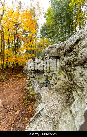 Echo - von Annie Cattrell. Eine der Arbeiten der Skulptur für Wald von Dean Skulpturenweg, Gloucestershire. UK. Stockfoto