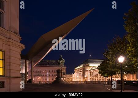 Wien, Albertina und Erzherzog-Albrecht-Denkmal, im Hintergrund Soravia Wing (Vordach) und Staatsoper Stockfoto