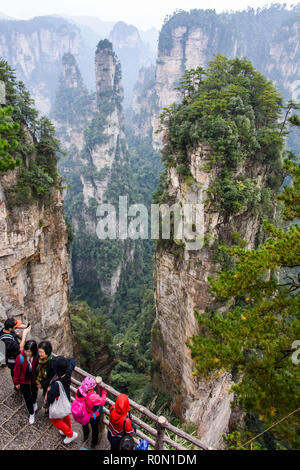 Die Gipfel von Zhangjiajie National Forest, die szenografie von Avatar Hallelujiah Bergen inspiriert Stockfoto