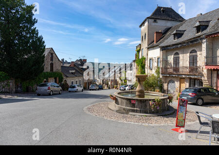 Najac, offiziell als eines der schönsten Dörfer Frankreichs", ist etwa 20 Kilometer südlich von in der Aveyron. Stockfoto