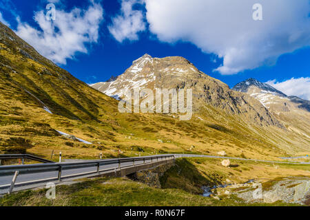 Alpen Berge mit Schnee Bivio, Albula, Graubünden Schweiz Stockfoto