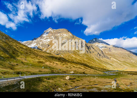 Alpen Berge mit Schnee Bivio, Albula, Graubünden Schweiz Stockfoto