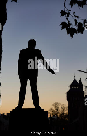 Statue in Cardiff von Aneurin Bevan, Gründer und Schöpfer des britischen National Health Service Stockfoto