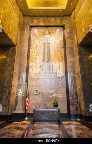 Loby Mural im Empire State Building, Manhattan, New York City, Vereinigte Staaten von Amerika. Stockfoto