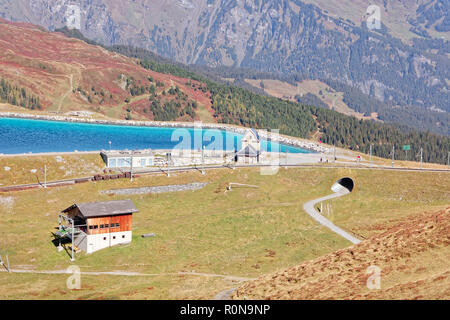 Bahnhof und Fallboden Fallboden Fallbodensee (See) am Fallboden, Jungfrau Region, Schweiz Stockfoto